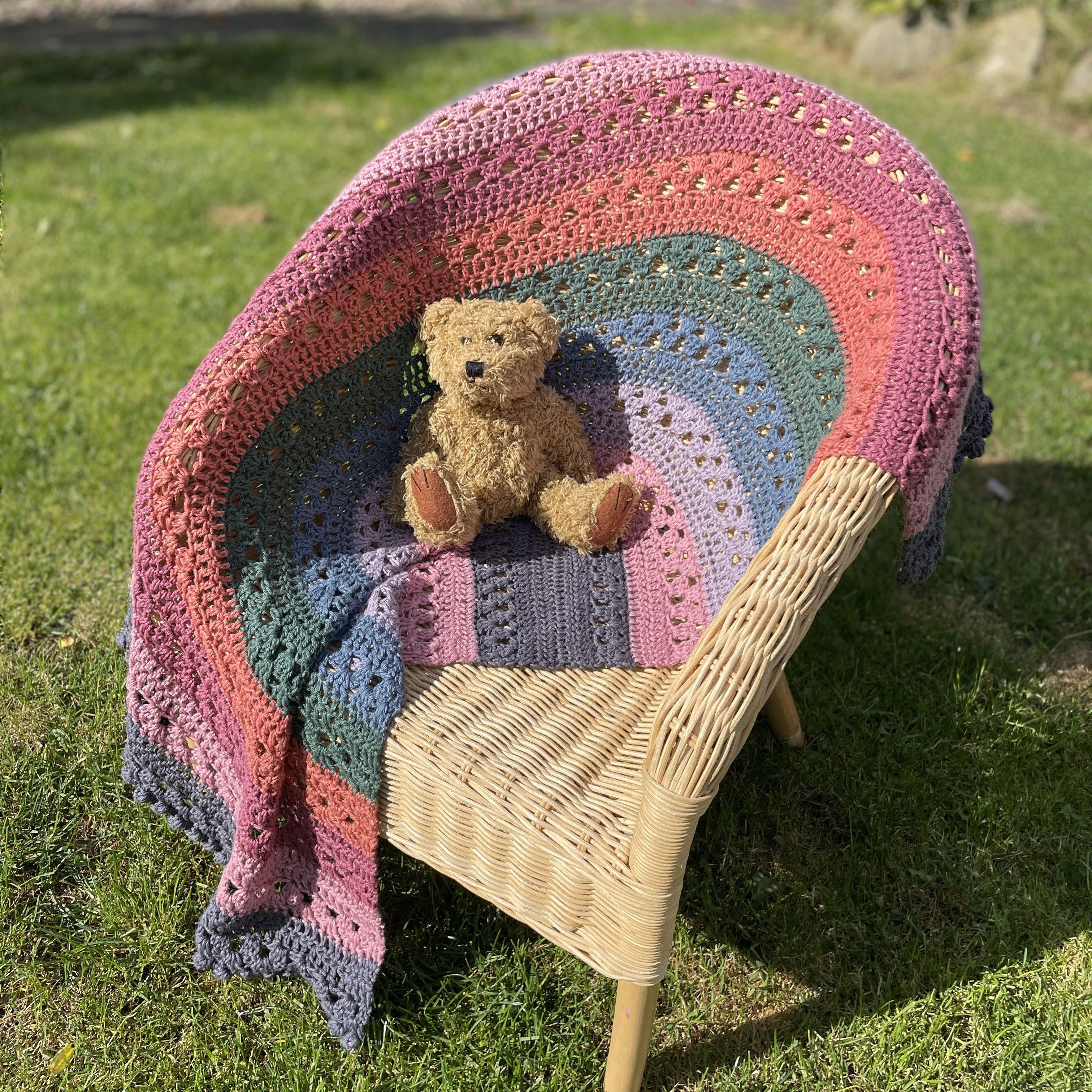 Granny Over the Rainbow - Blanket - Image 6
