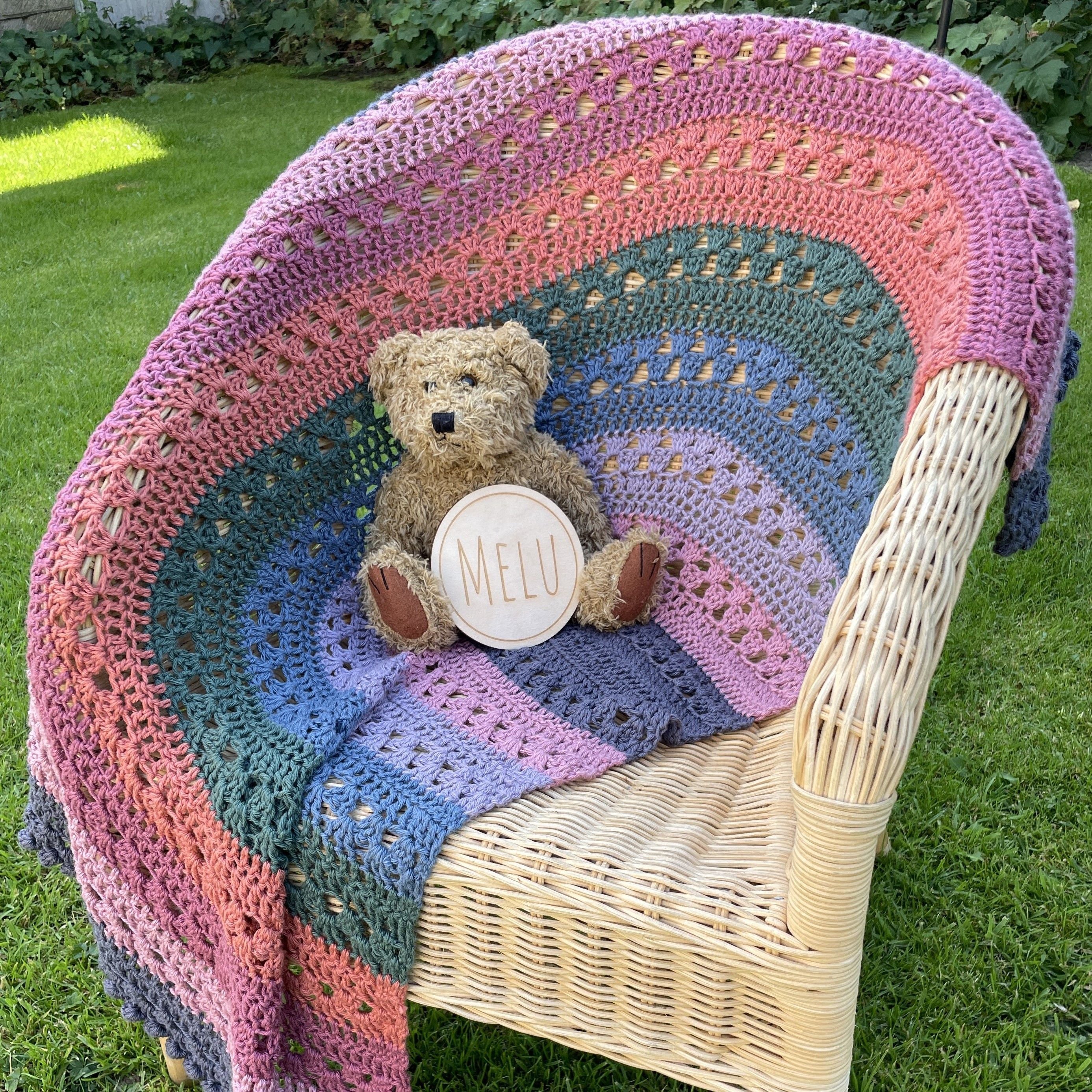 Granny Over the Rainbow - Blanket - Image 7