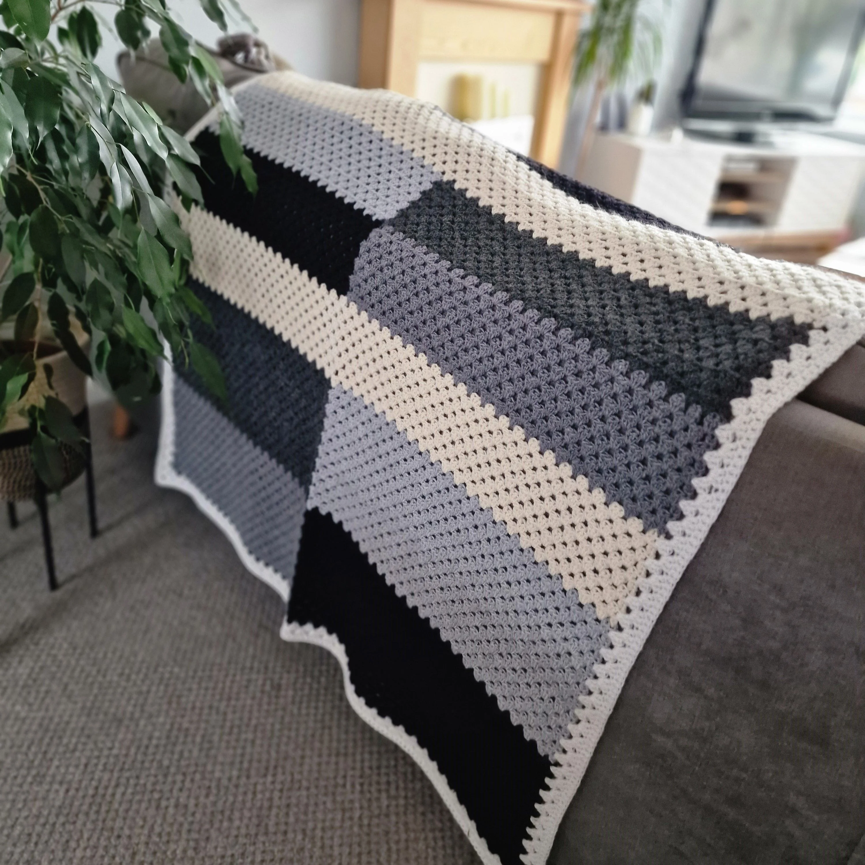 Granny’s on the block - Blanket - Image 5