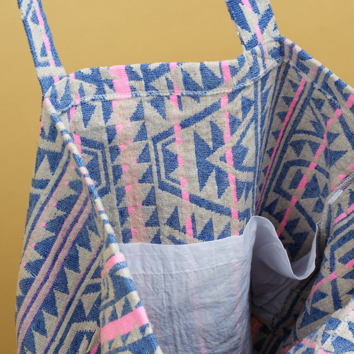 Jacquard Shopper - Image 4