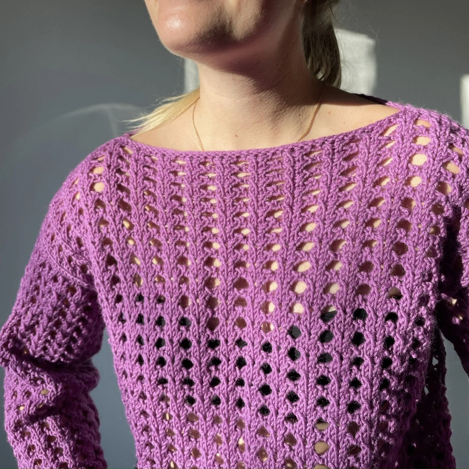 Easy Hole Structure Blouse - Bluse - Image 3