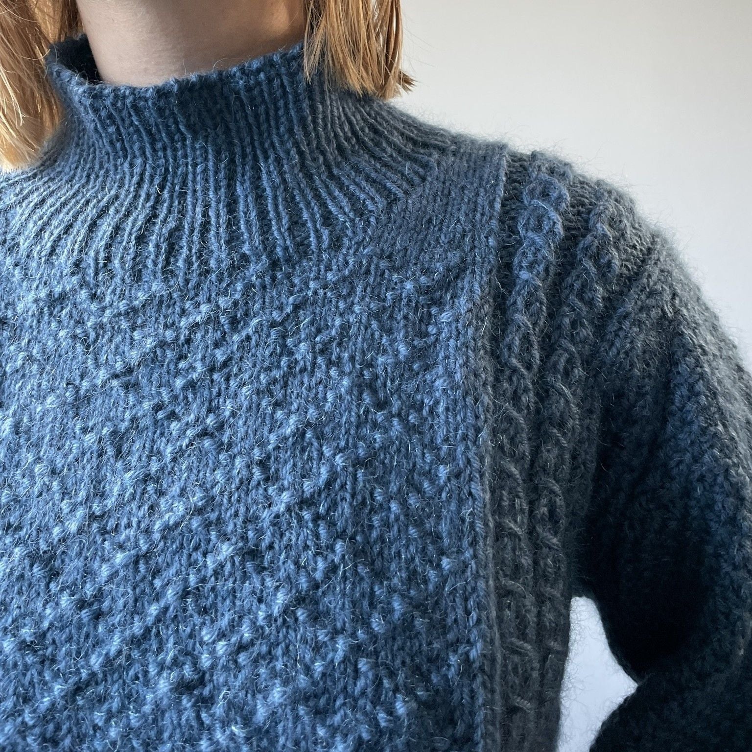 Diamond Structure Sweater - Genser - Image 3