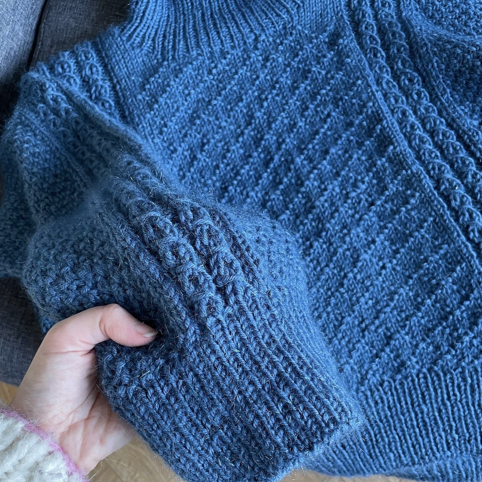 Diamond Structure Sweater - Genser - Image 4