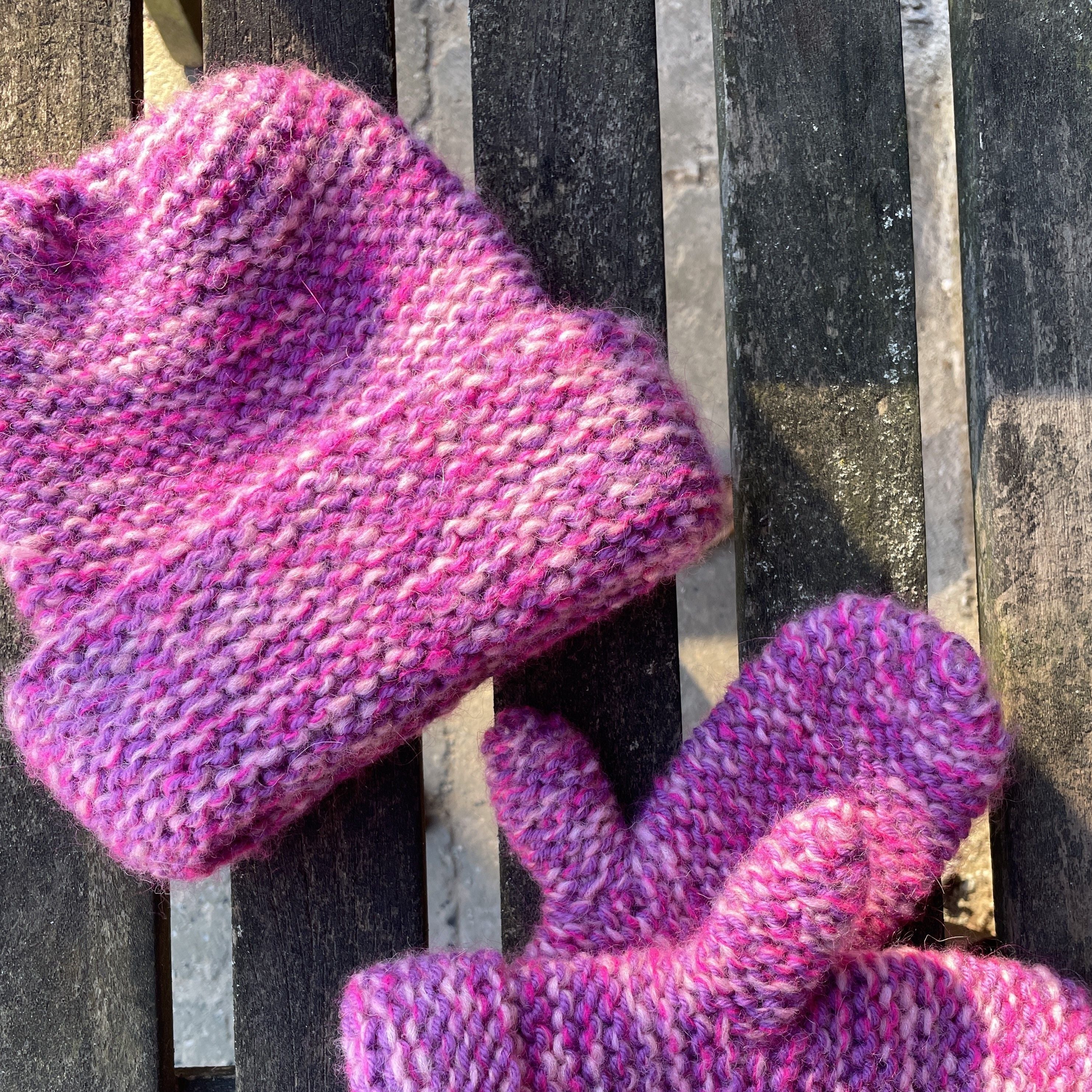 Ultra Easy Garter Stitch Beanie - Lue - Image 3